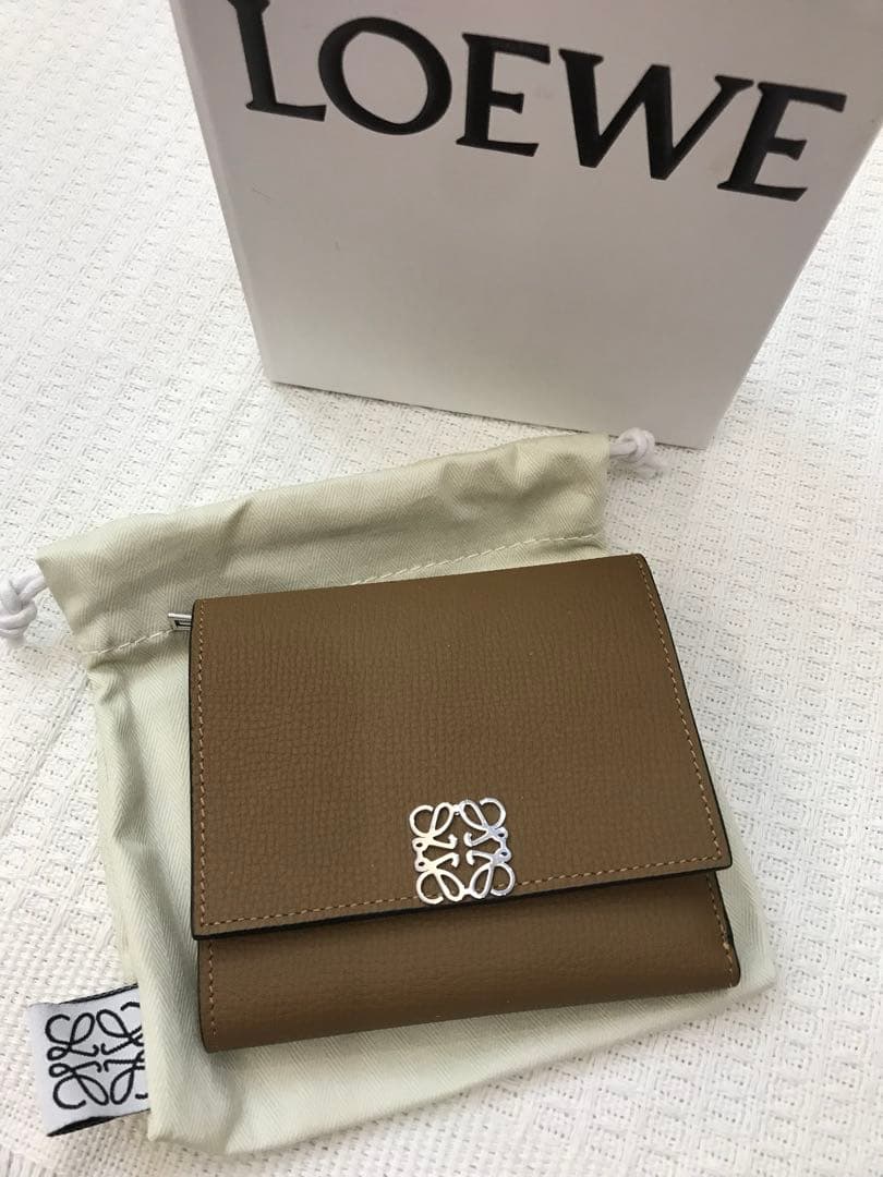ロエベ　レザー　三つ折り財布