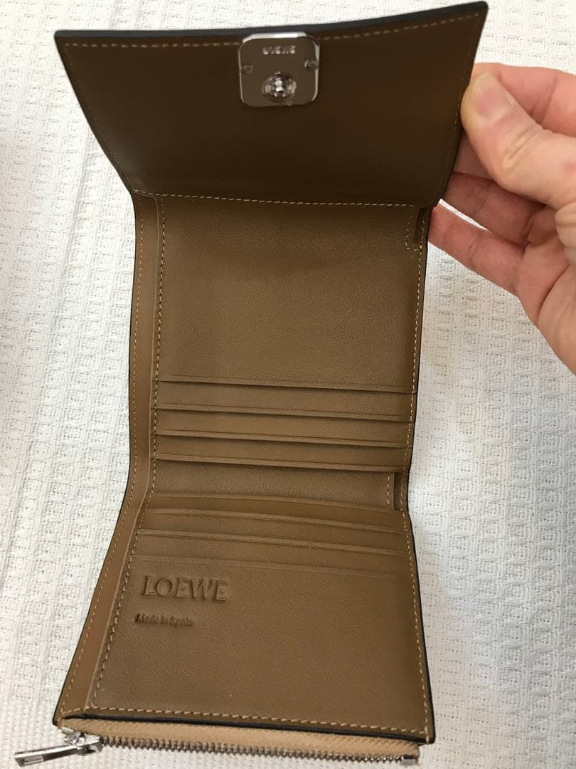 ロエベ　レザー　三つ折り財布
