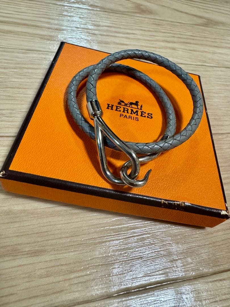 ん⭐︎HERMES グレー 編み込みレザーブレスレット