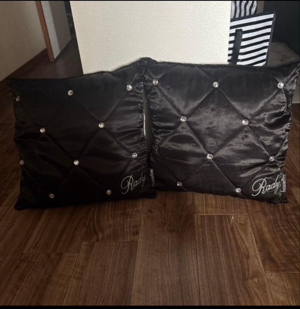 Radyクション2点です