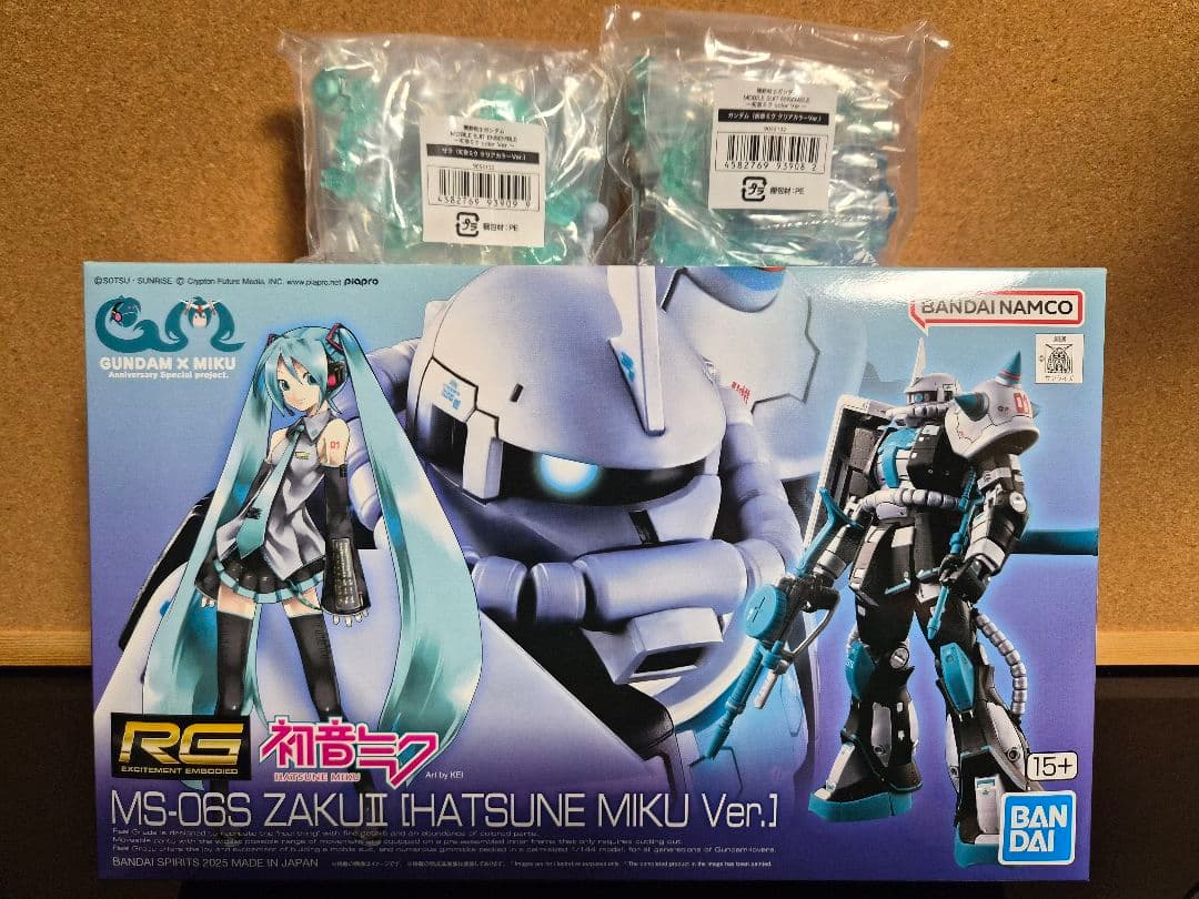 ロボット RG MS-06S ZAKU II (HATSUNE MIKU Ver.)