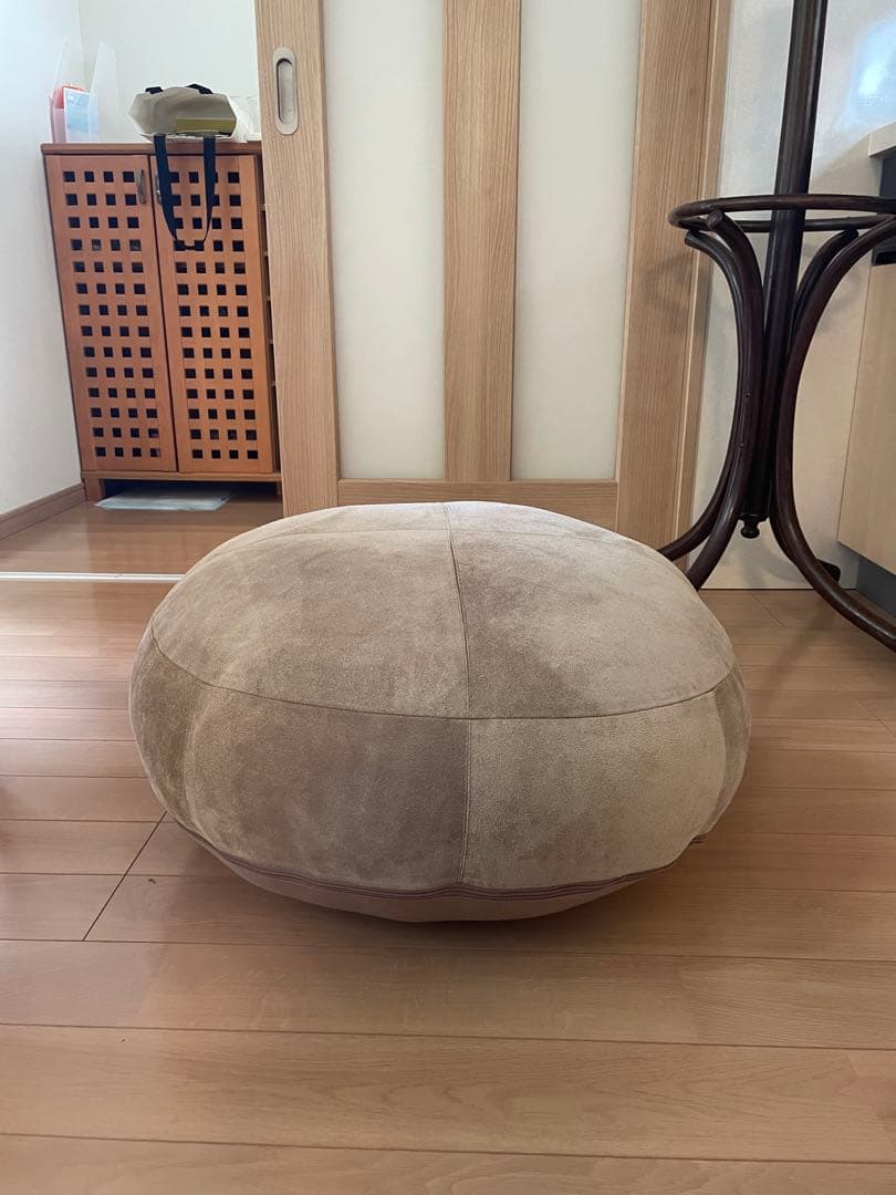 芦屋ブランドジュリエ購入　革張りプフ