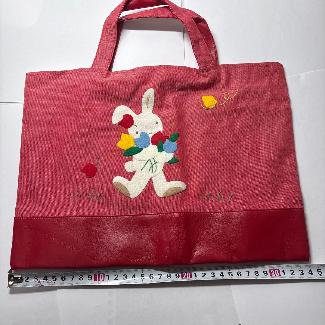 ウサギ刺繍のピンクバッグ