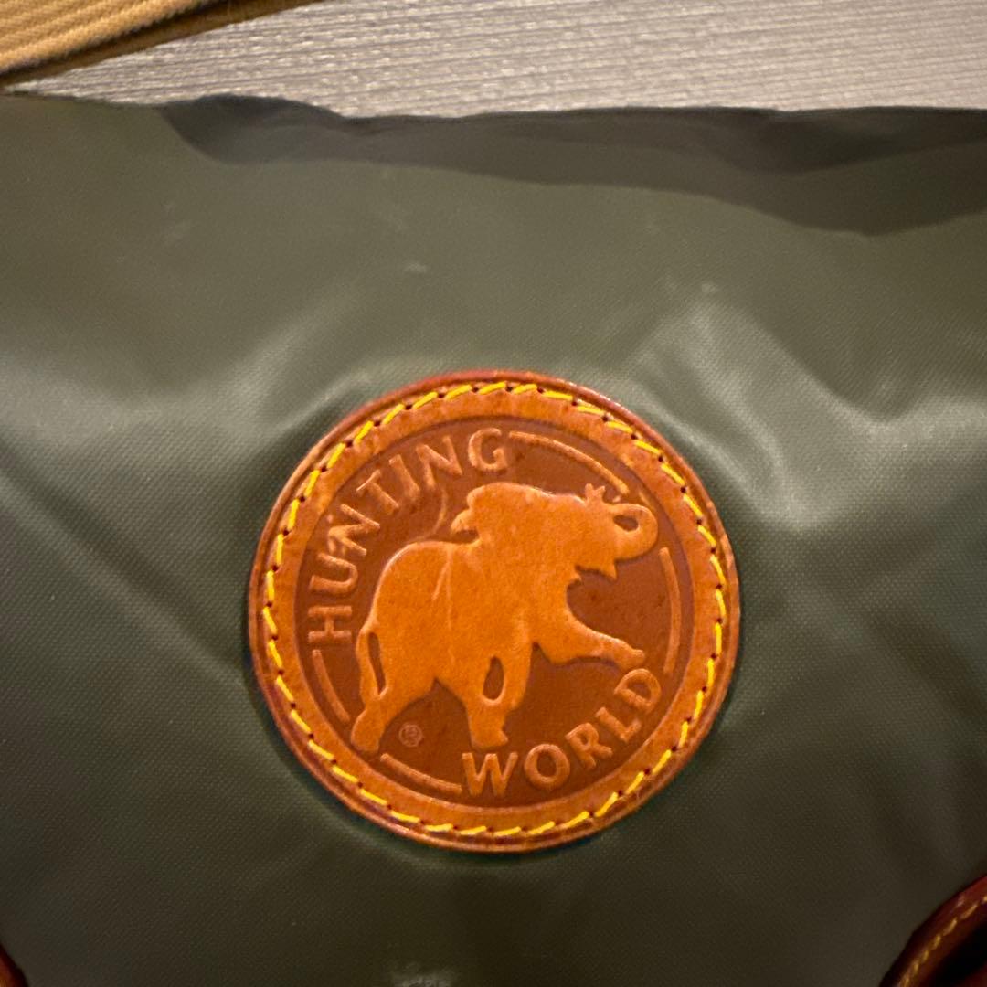 【美品】ハンティングワールド バチューサーパス カーキ系 メッセンジャーバッグ