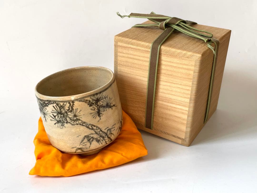 骨董　アンティーク　松竹梅　筒茶碗　鉄絵　京焼　志賀焼　仁清　箱付き