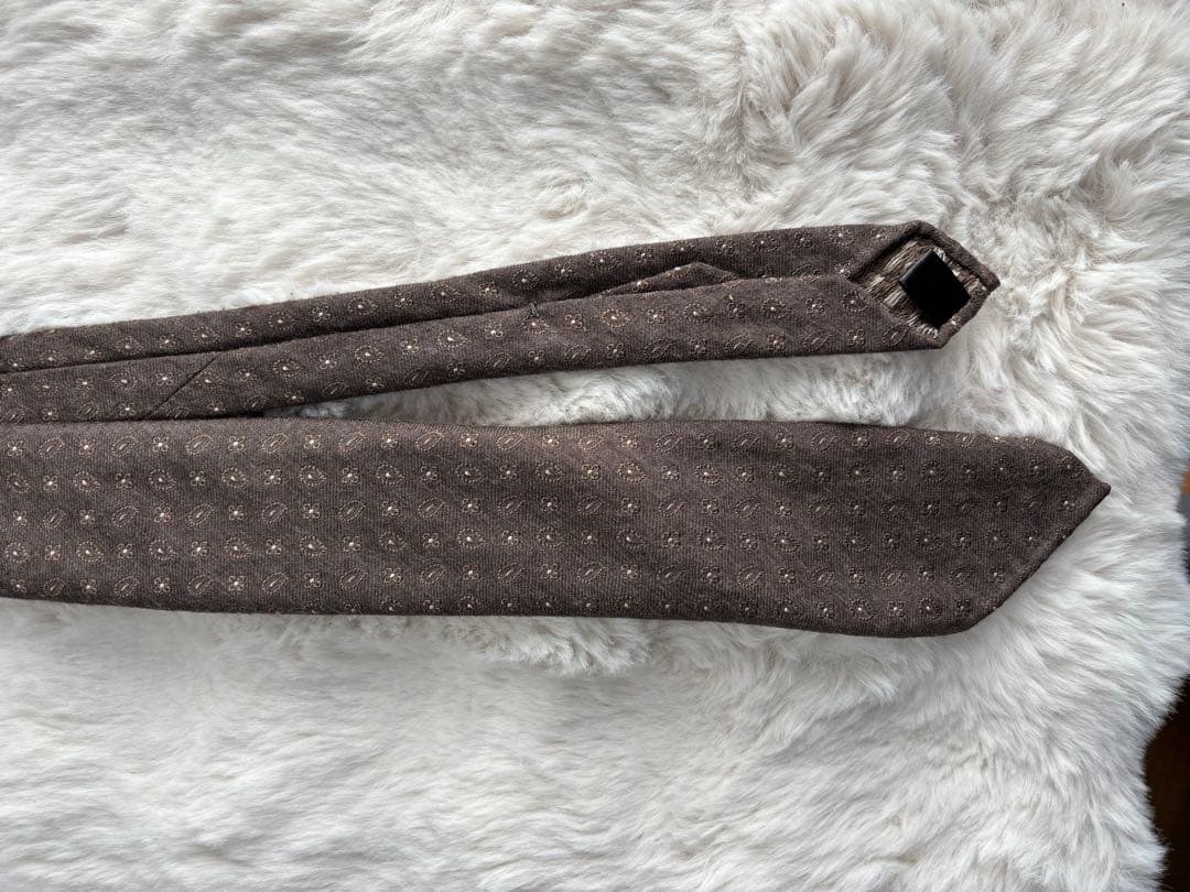 Tie your tieブラウン ウールセッテピェゲ