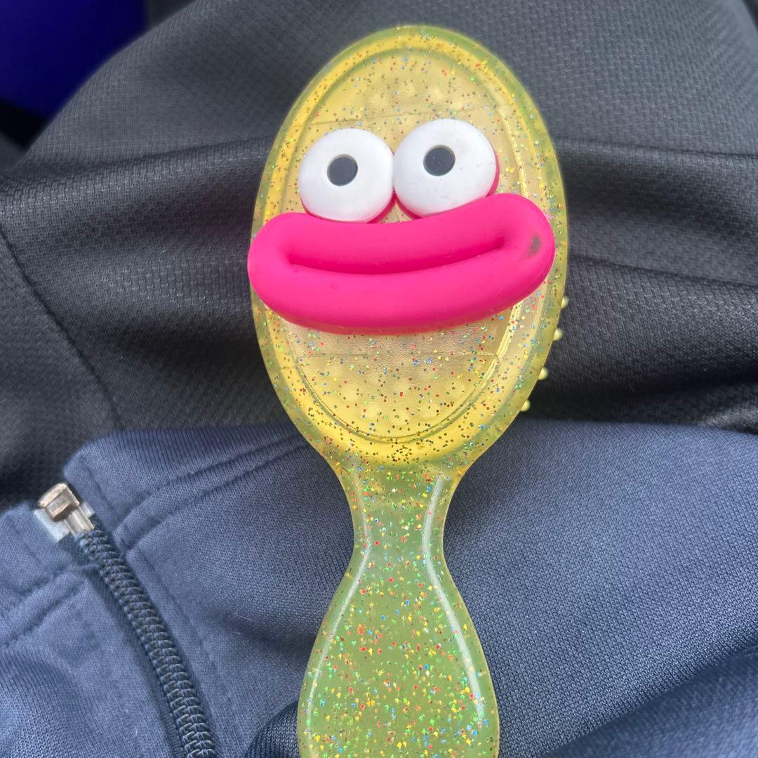 キャラクター風 ヘアブラシ グリッター入り