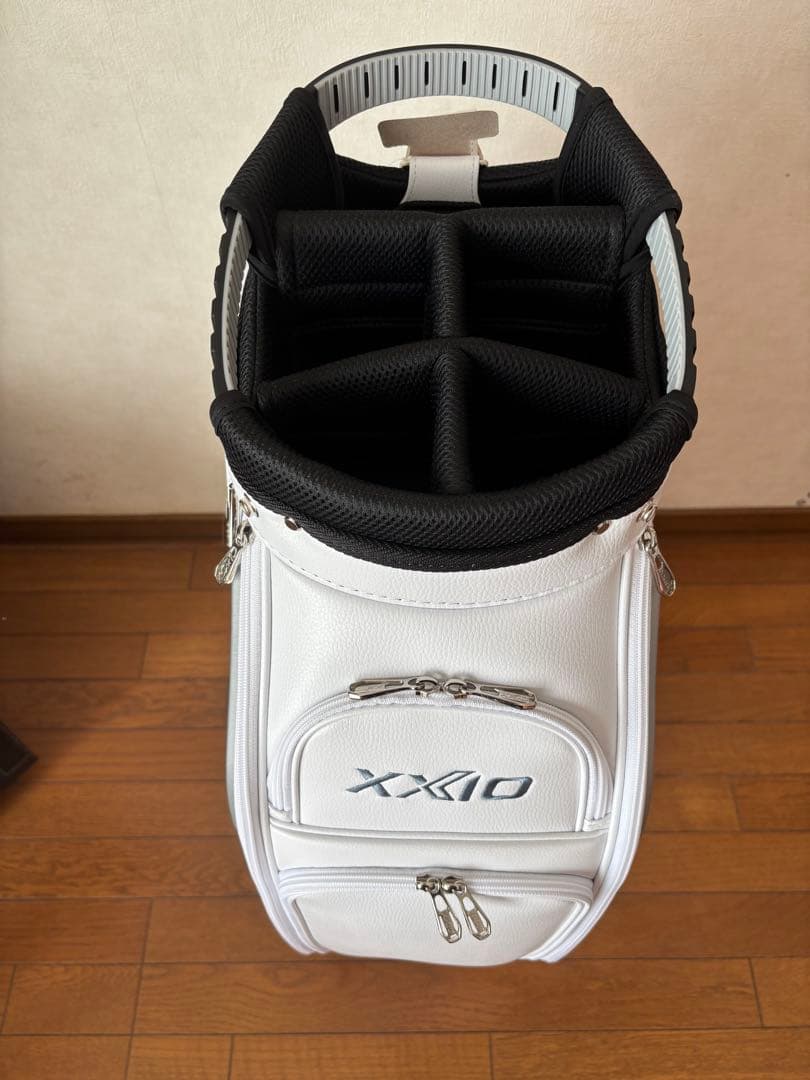 値下げ！　新品ゼクシオ キャディバッグ 2025モデル プロレプリカ ホワイト