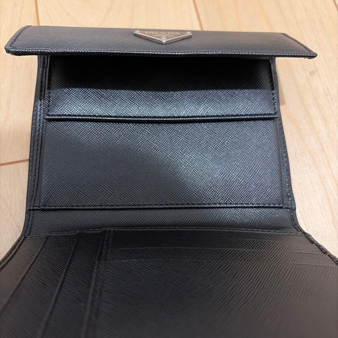 未使用級 PRADA　サフィアーノトライアングル　三つ折り財布　ブラック