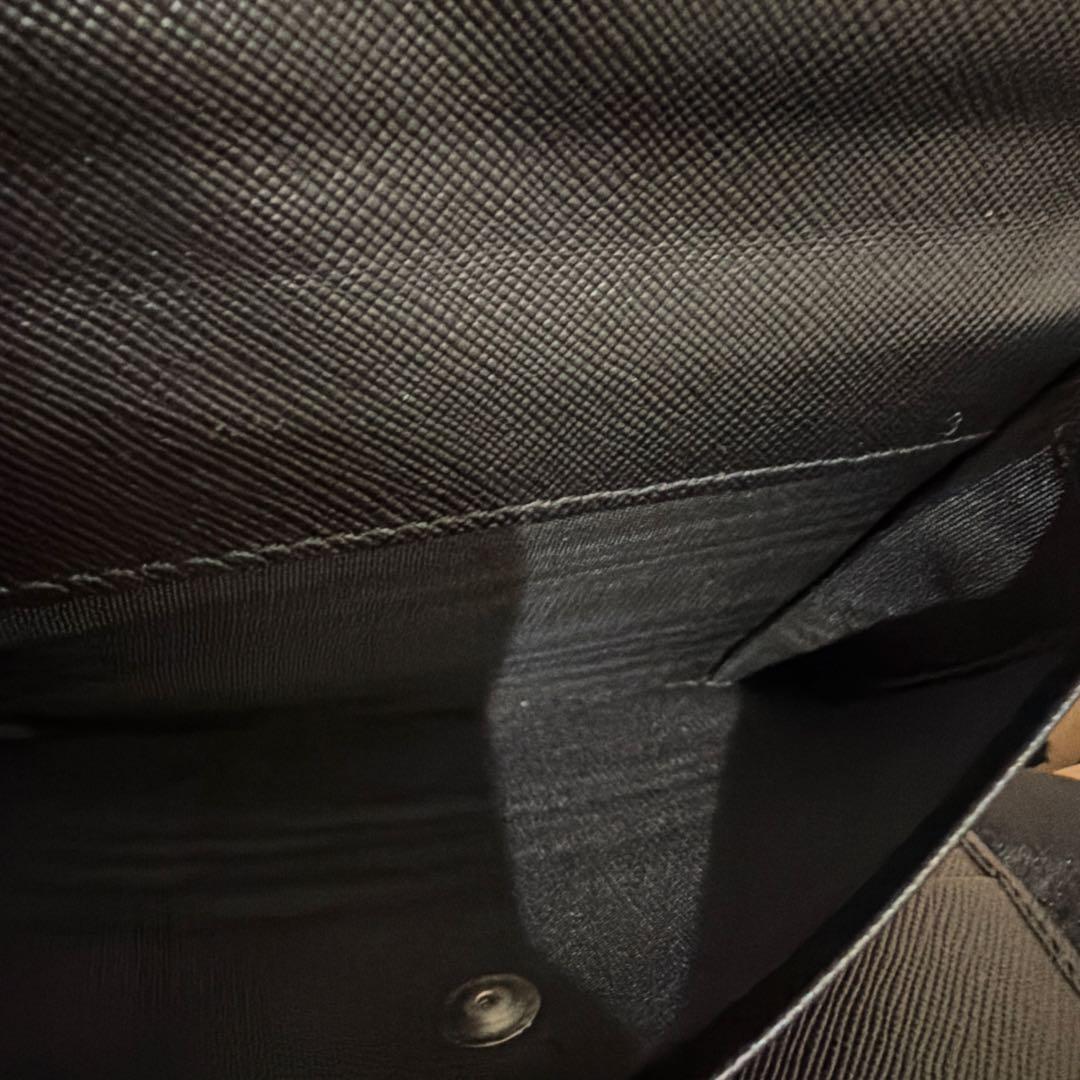 未使用級 PRADA　サフィアーノトライアングル　三つ折り財布　ブラック