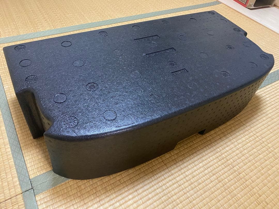 Z12キューブ　ラゲッジアンダーボックス