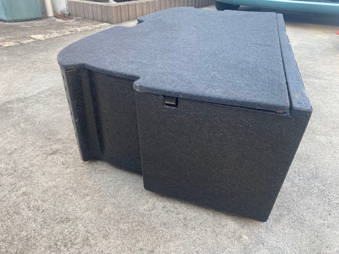 Z12キューブ　ラゲッジアンダーボックス