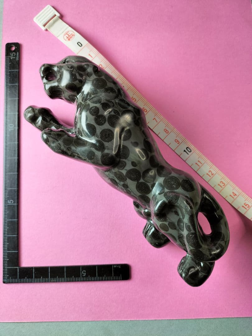 天然石 津軽錦石の ヒョウ の置物です。約160㍉！