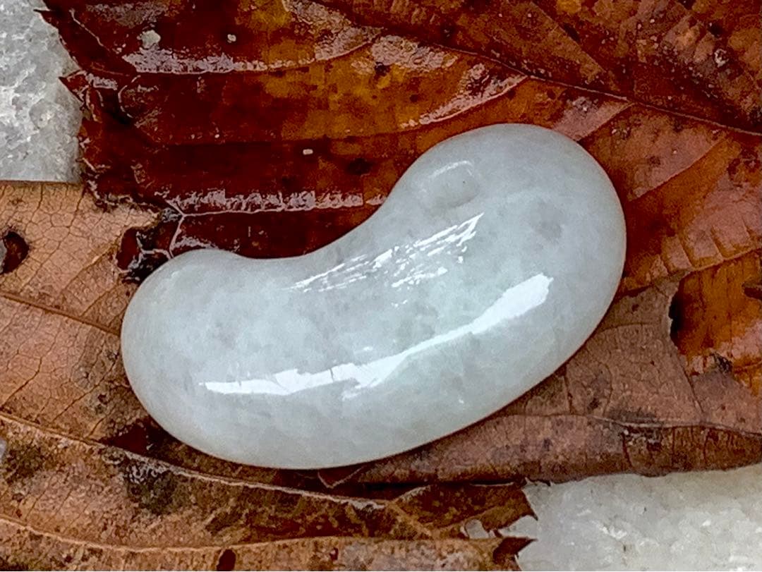 ✳ 糸魚川翡翠勾玉最高峰部類　アイスジェイド氷種　30.5mm ✳機械鑑定付‼️