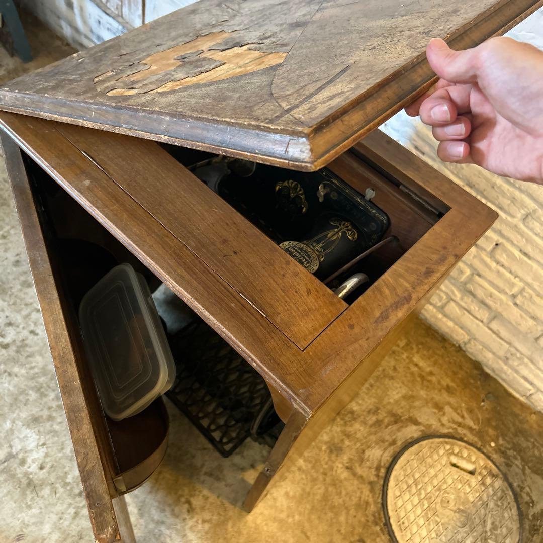 クラシック足踏みミシン 木製収納付き　折りたたみ式