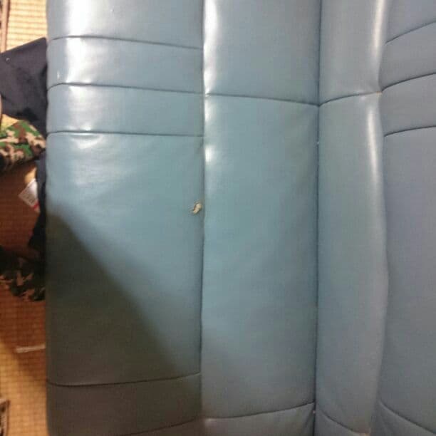 ソファーベッド水色