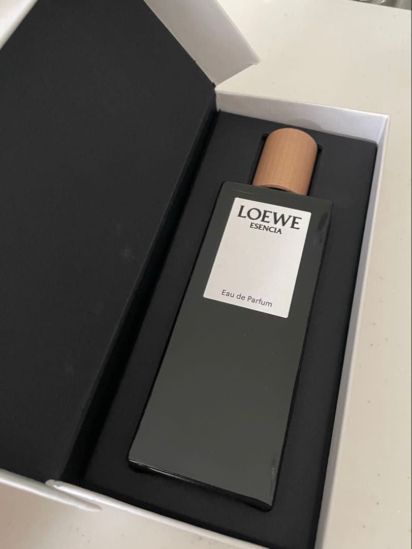 ロエベ オードゥ パルファム “ロエベ エセンシア”