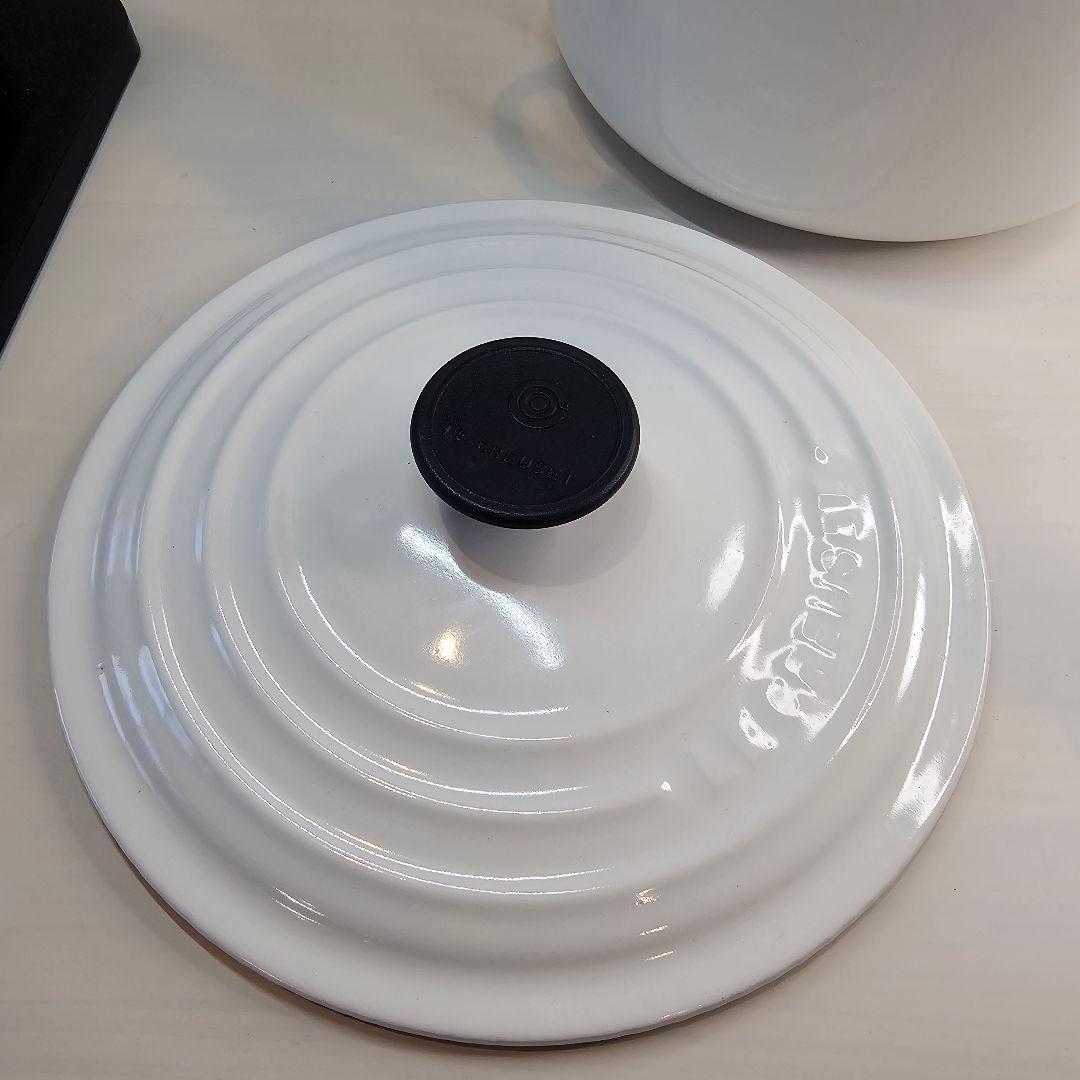 Le creuset ル・クルーゼ ホワイト 20cm 鋳鉄 両手鍋