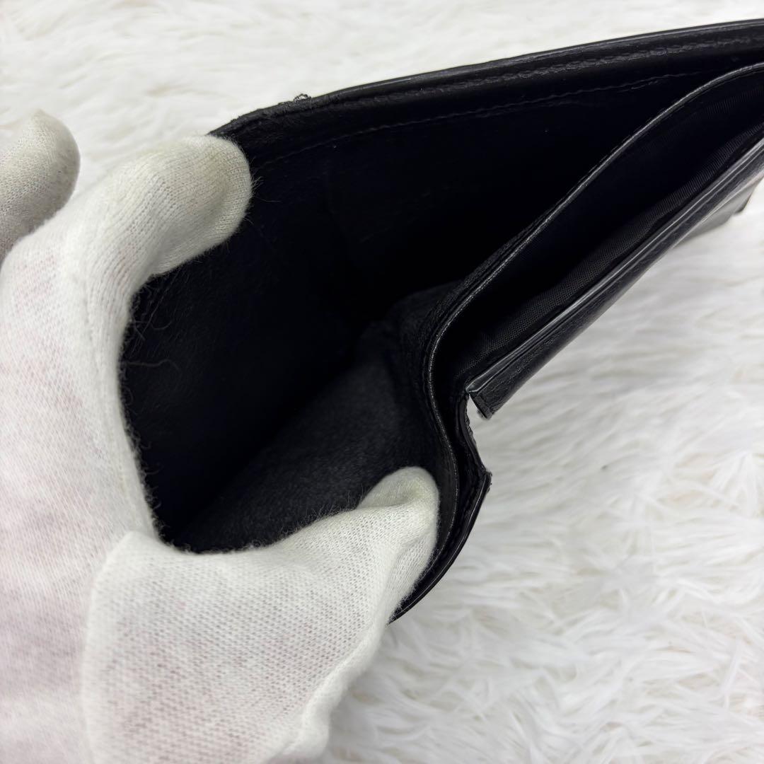 美品✨サンローラン　二つ折り　折り財布　カサンドラ　金ロゴ　レザー　ブラック
