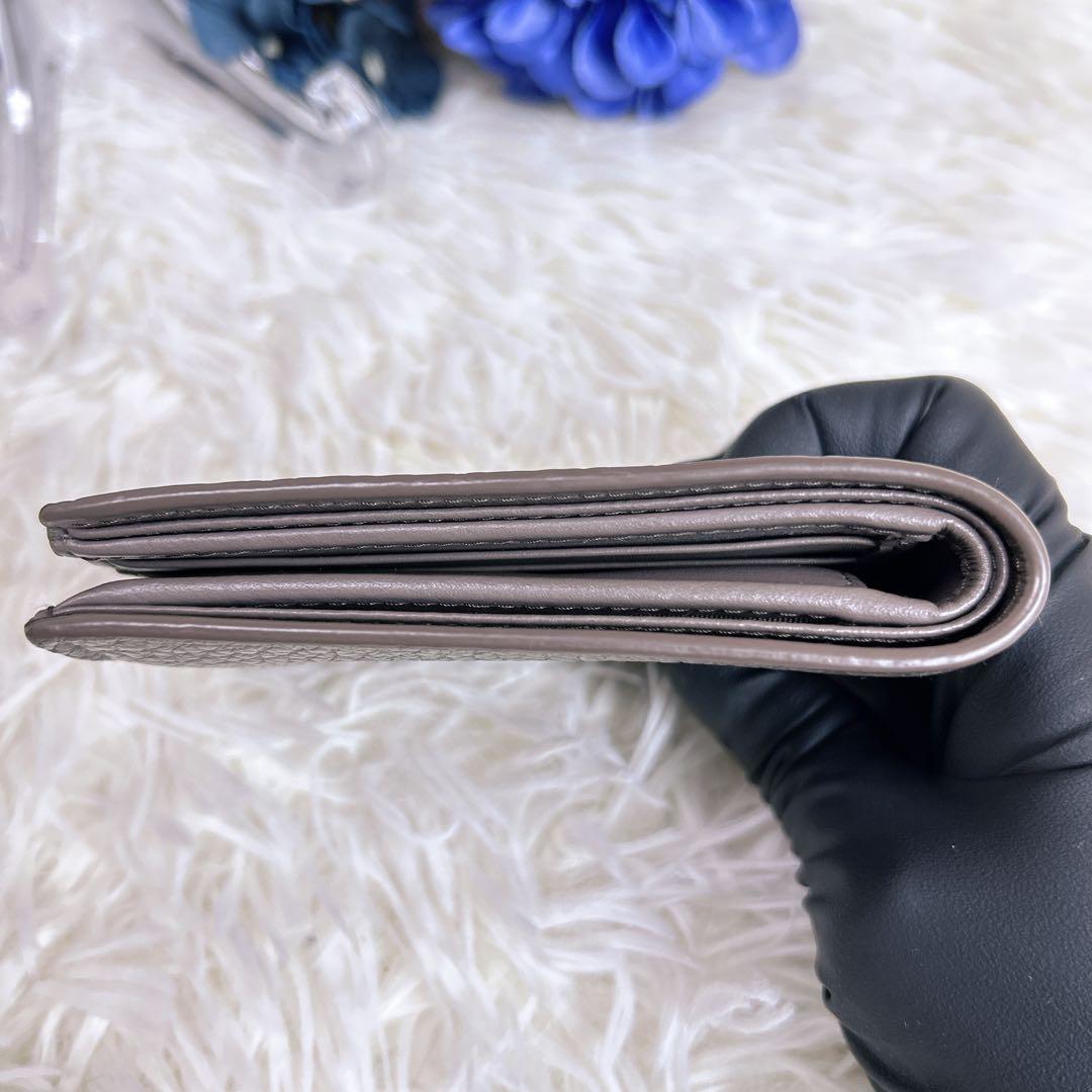 現行モデル PRADA パース付きレザーウォレット 三角プレート RFID