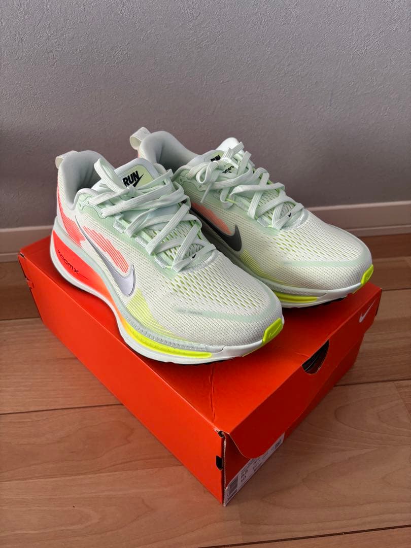 Nike VOMERO 18 ランニングシューズ