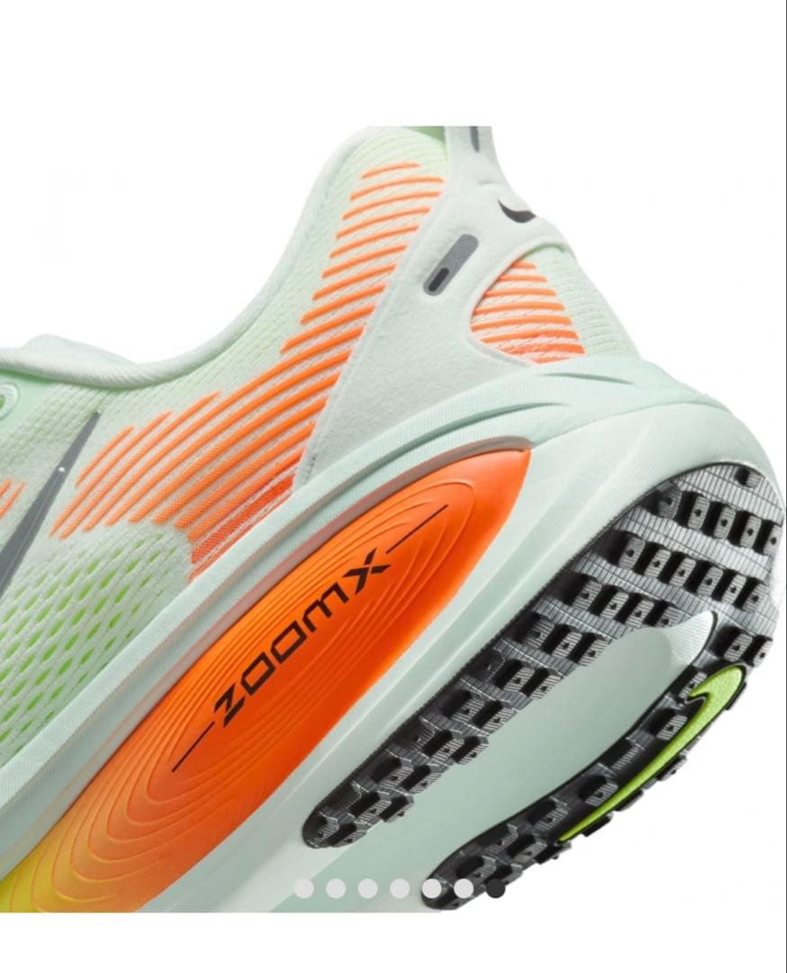 Nike VOMERO 18 ランニングシューズ