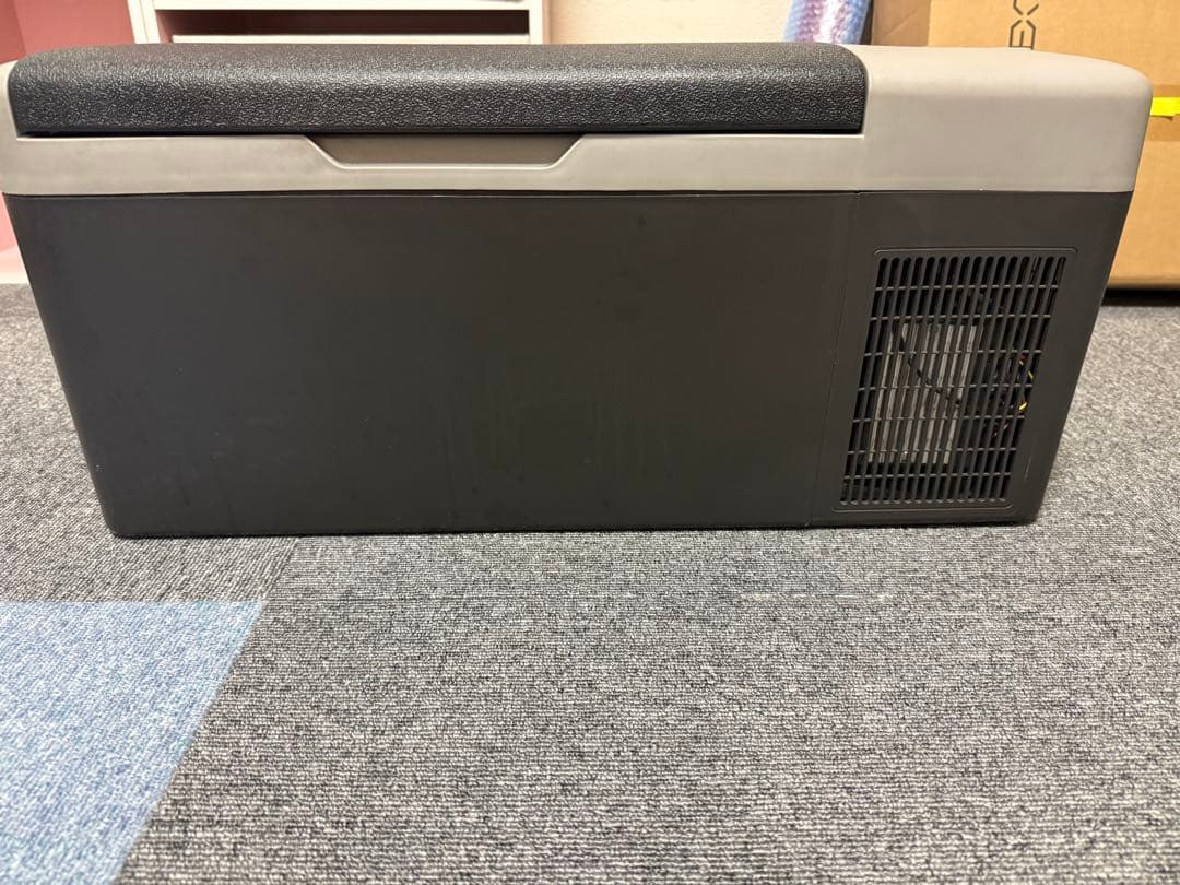 車載冷蔵庫とケトルとおまけ付きシガーソケット