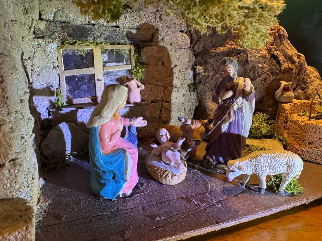 イタリア製プレゼピオ(キリスト降誕)　　　　　　　イエス、マリア、ヨゼフ、ひつじ
