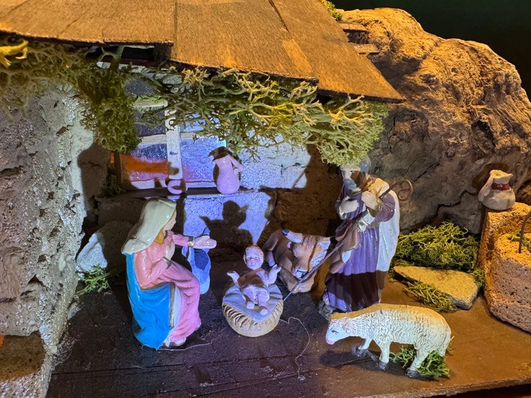 イタリア製プレゼピオ(キリスト降誕)　　　　　　　イエス、マリア、ヨゼフ、ひつじ