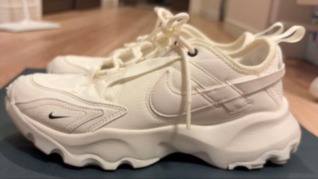 NIKE ナイキ 厚底TC7900 Y2K ダッドスニーカー ホワイト