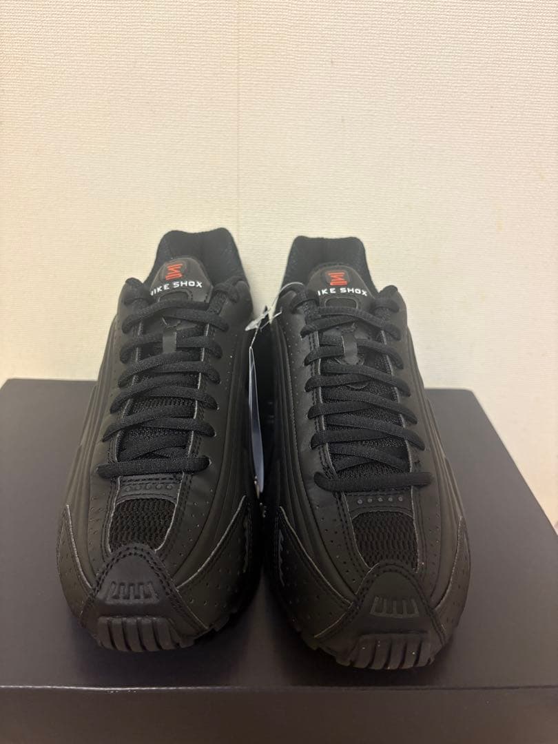 靴 Nike Shox r4 women's black