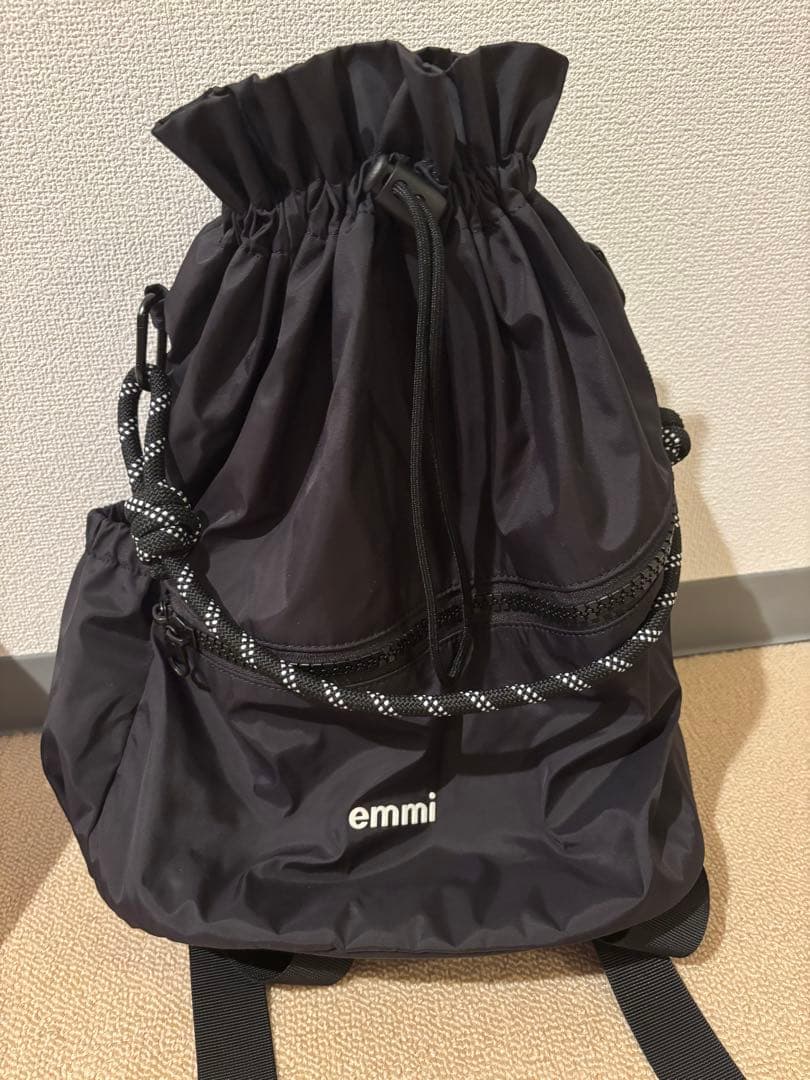 撥水 emmiロゴマルチバックパック