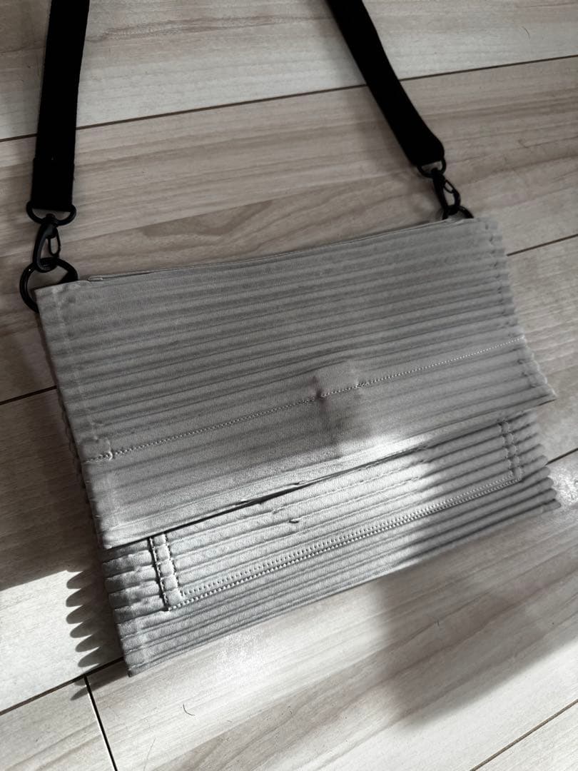 [稀少]HOMME PLISSE ISSEY MIYAKEプリーツボディーバッグ
