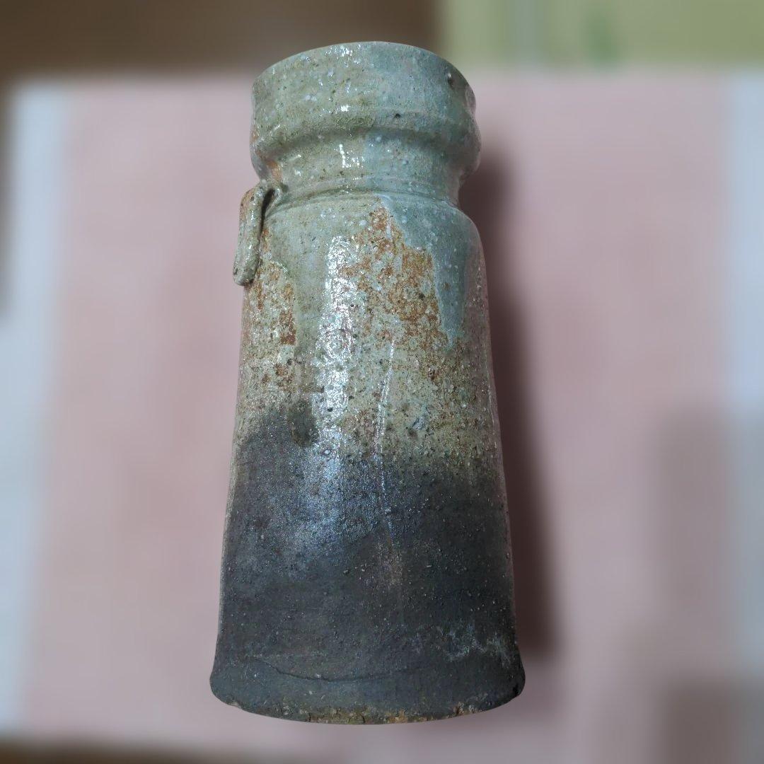 存在感が有る信楽焼の花瓶