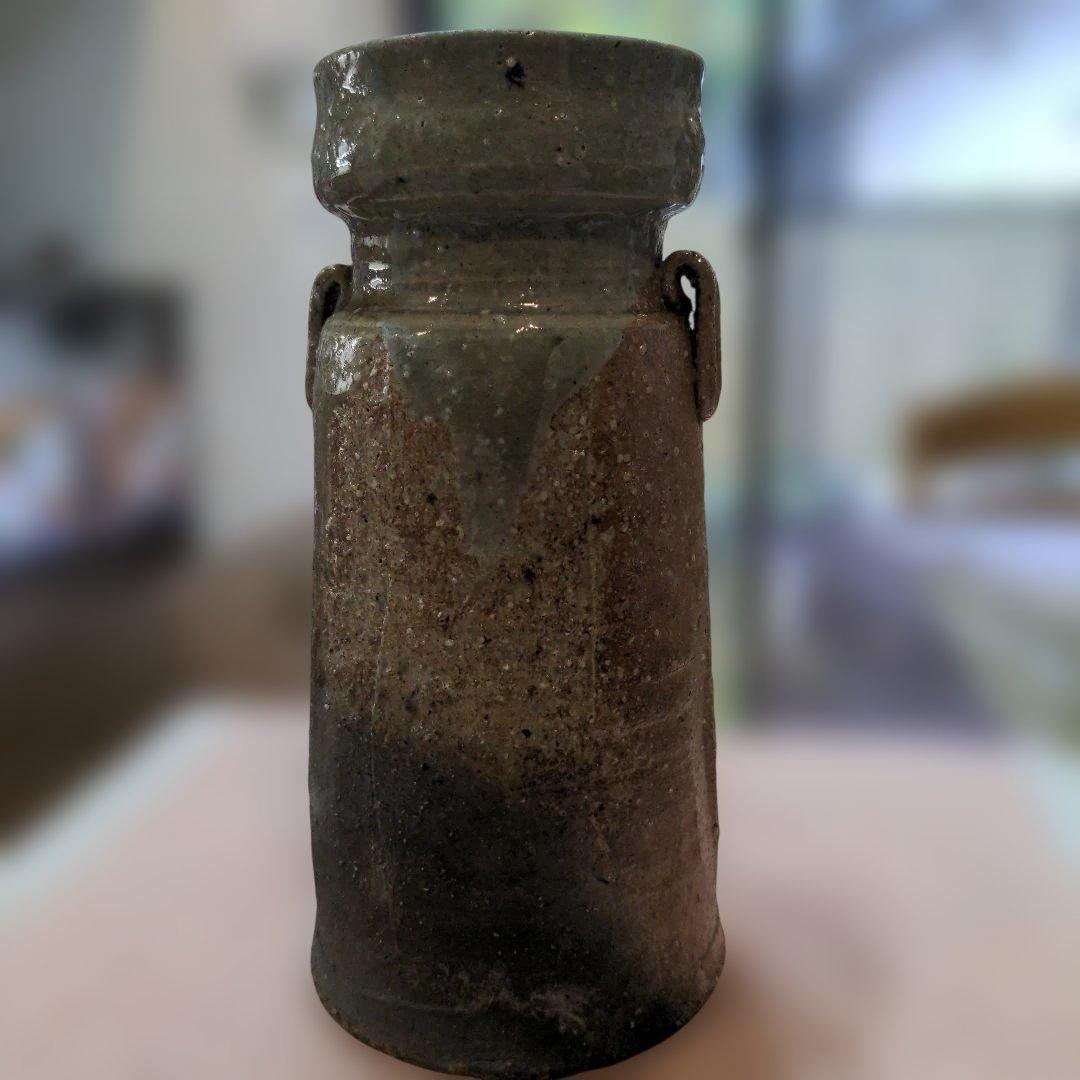 存在感が有る信楽焼の花瓶