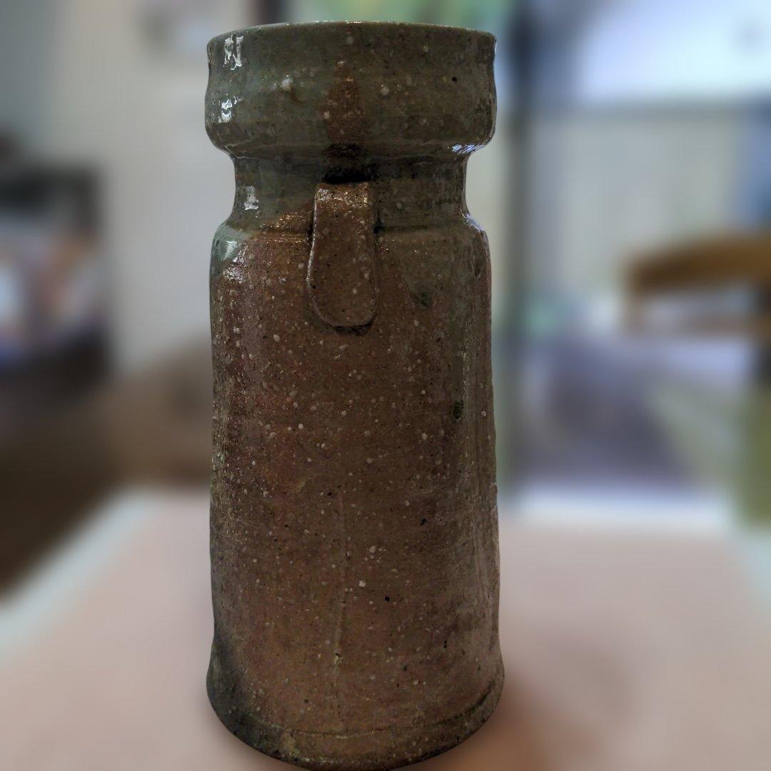 存在感が有る信楽焼の花瓶