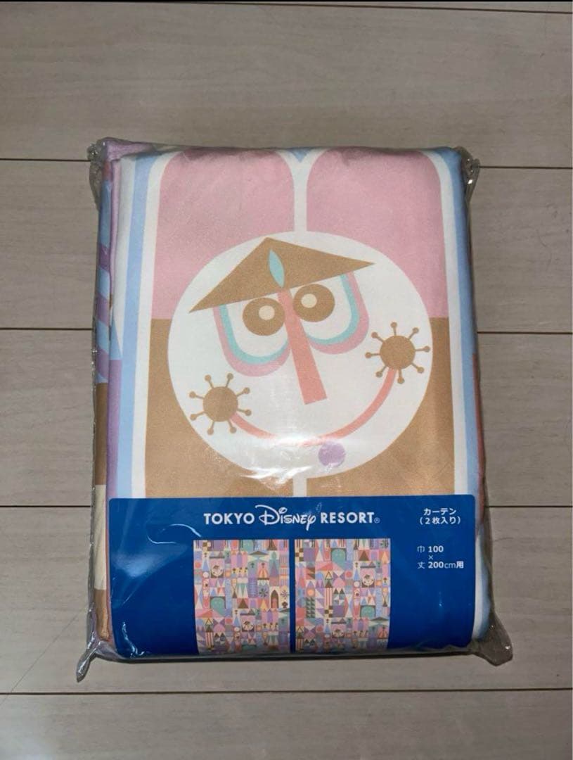 新品　未使用　未開封　ディズニーリゾート　イッツアスモールワールド　カーテン