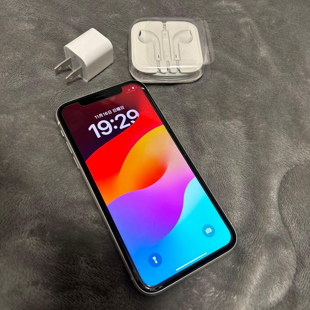 iPhone 11 ホワイト64GB 本体 充電器・イヤフォン付き
