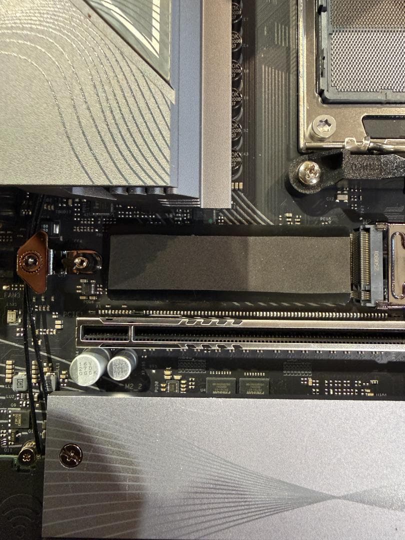 ASRock X870 LiveMixer WiFi マザーボード