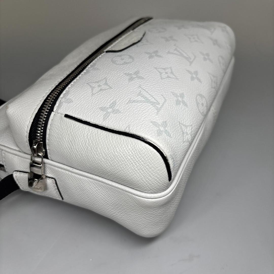 超極美品/RFID ルイヴィトン タイガラマ アウトドアメッセンジャーPM