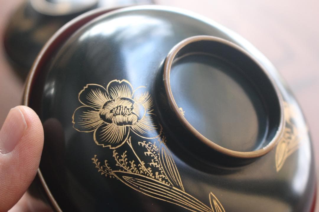 デッドストック！風情ある青塗地に優美な沈金草花文の映えるお椀2点（検輪島塗沈金椀