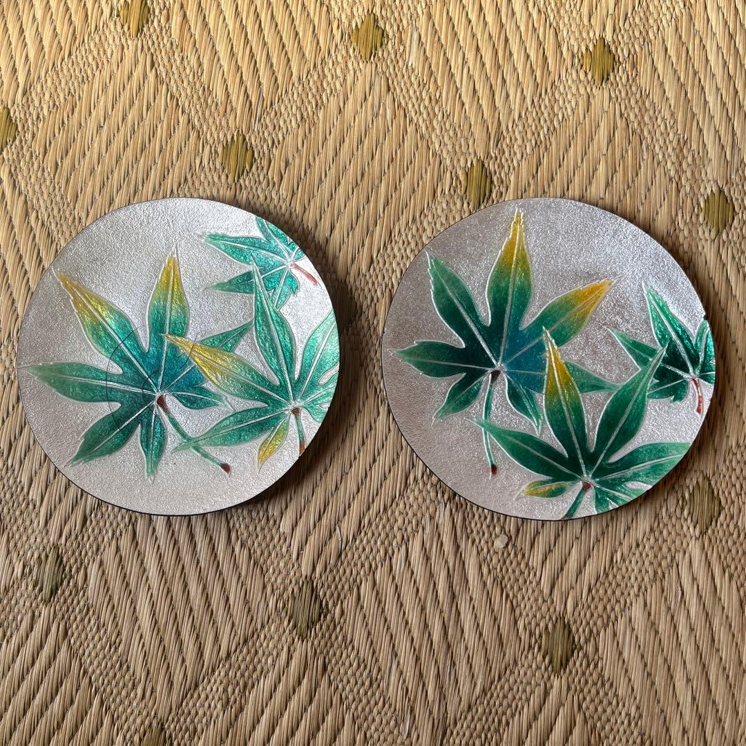 葉模様の銀色皿2枚セット