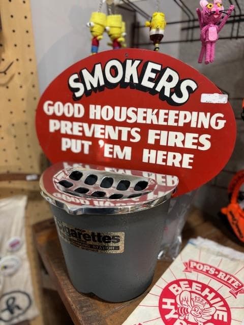 入手困難！　USA 灰皿　レッドプレート付き