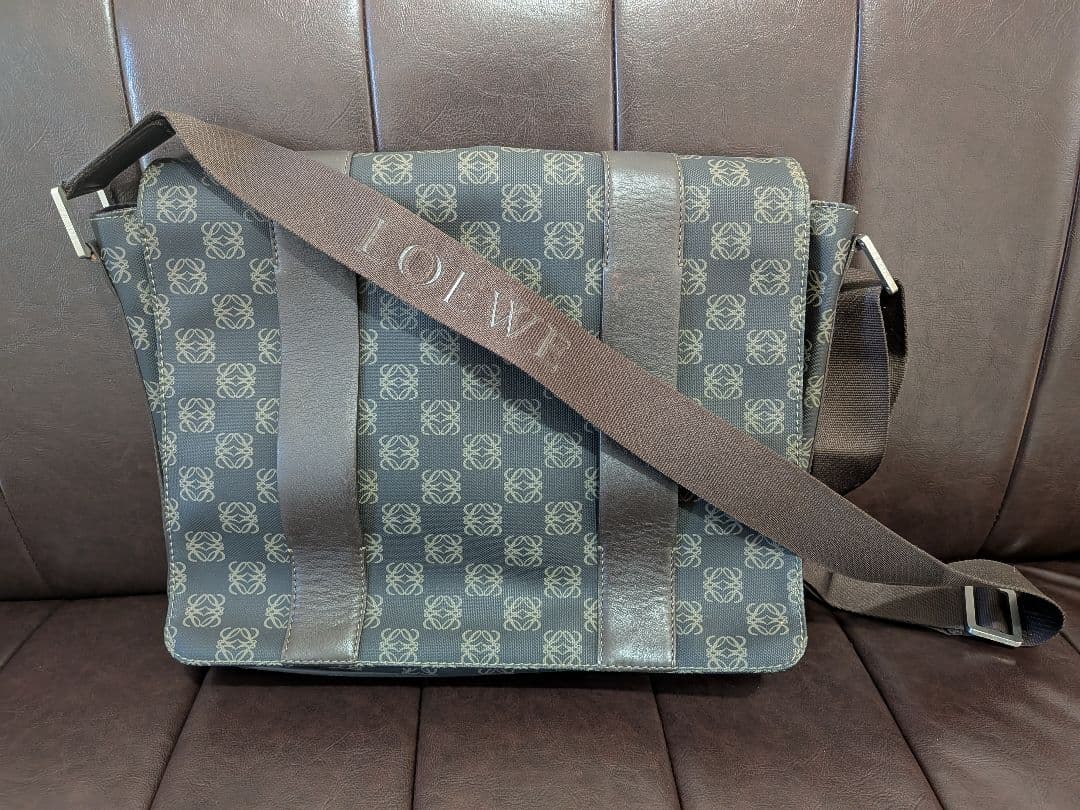 ス*ク様 LOEWE ロエベ アナグラム メッセンジャーバッグ A4 PVC レ