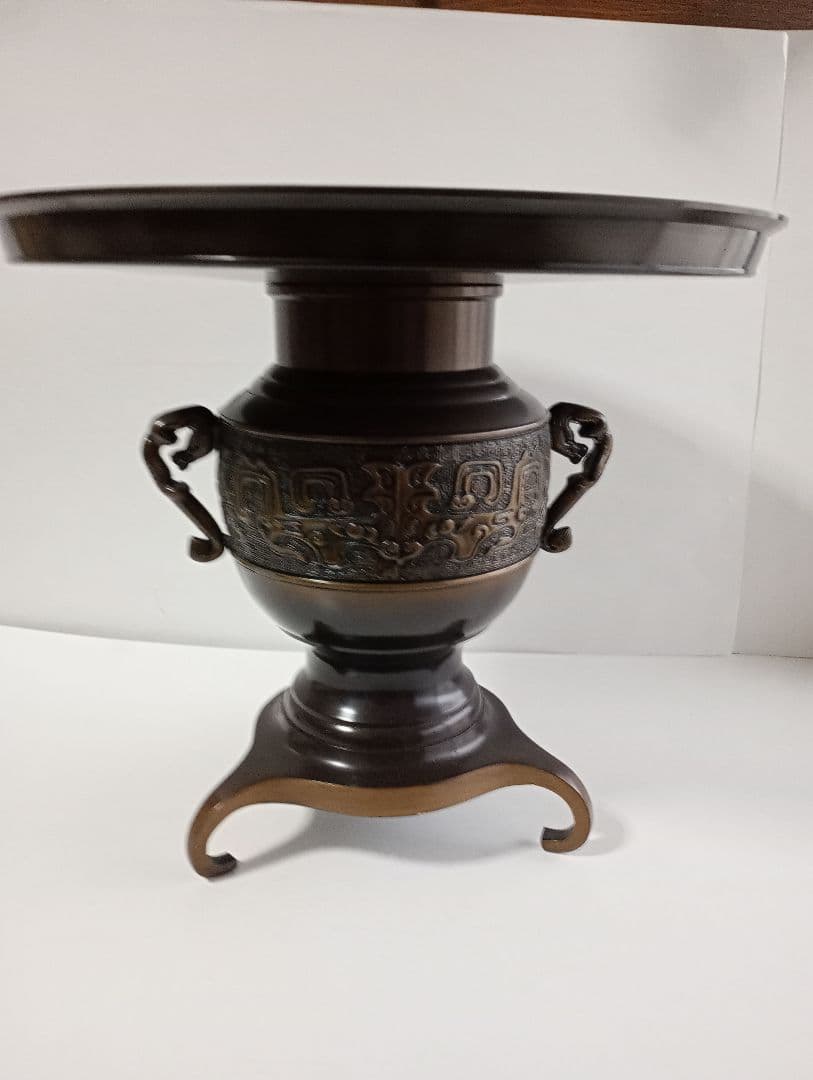 「唐銅 花器 薄端」＆「木製 花瓶台」2点セットです。