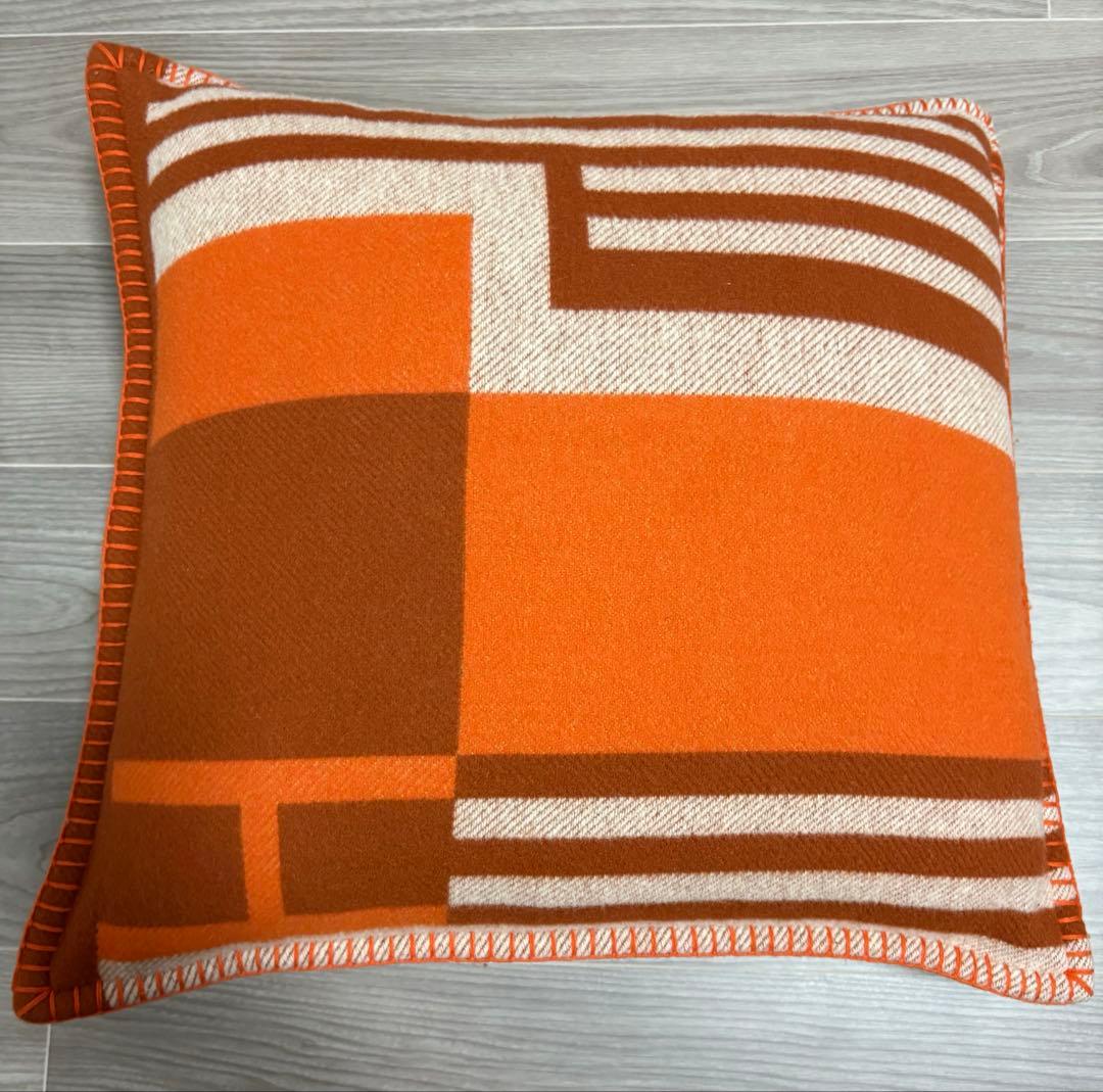 HERMES エルメス　イターク　クッション　テラコッタ　タンジェリン