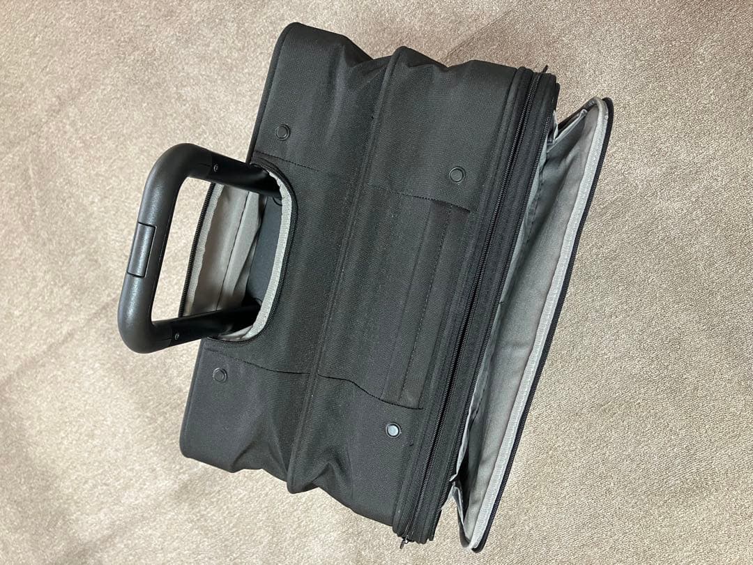 無印良品　半分の厚みで収納できるソフトキャリーケース　81L 黒