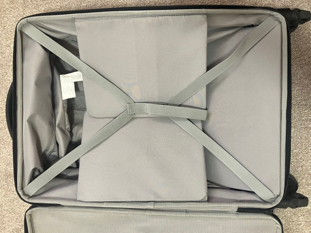 無印良品　半分の厚みで収納できるソフトキャリーケース　81L 黒