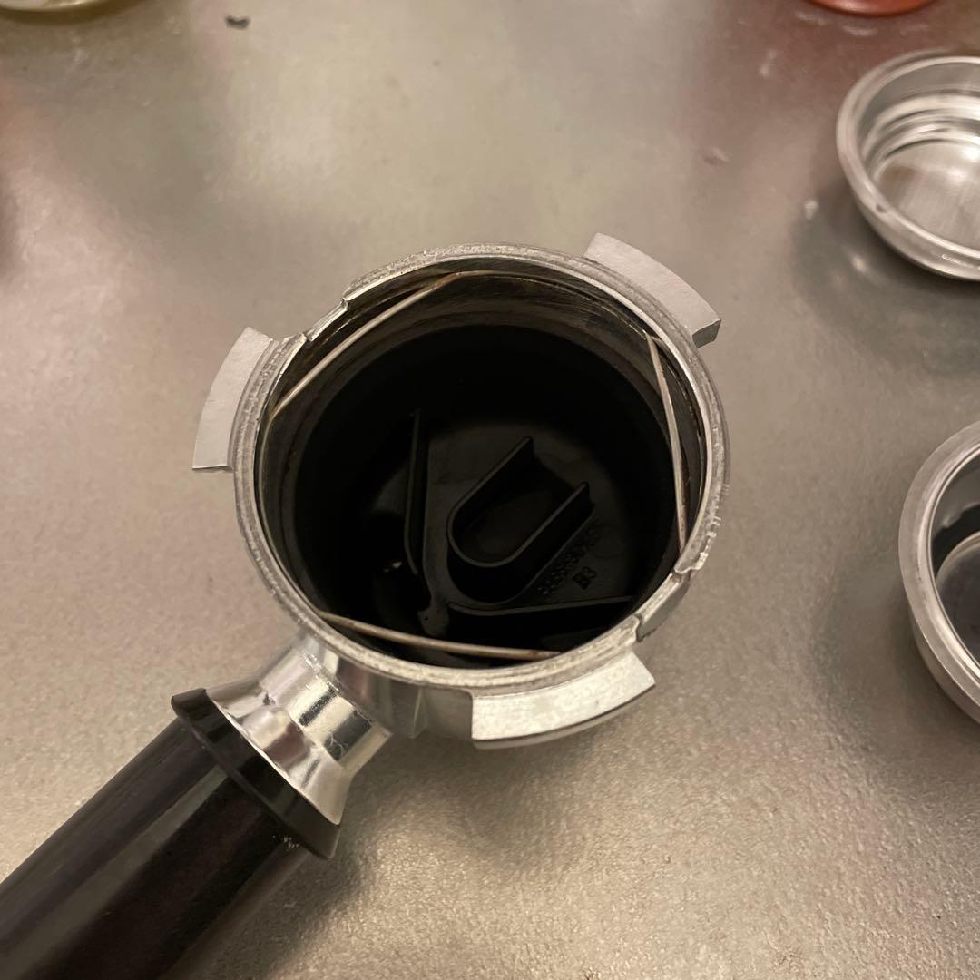 デロンギ デディカ メタルシルバー EC680M