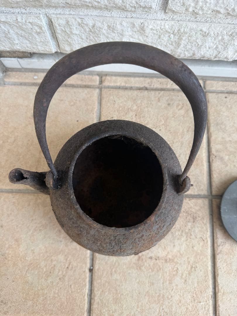 在銘 古鉄瓶 鉄瓶 時代物 茶道具 湯沸 鉄器 骨董品 古美術